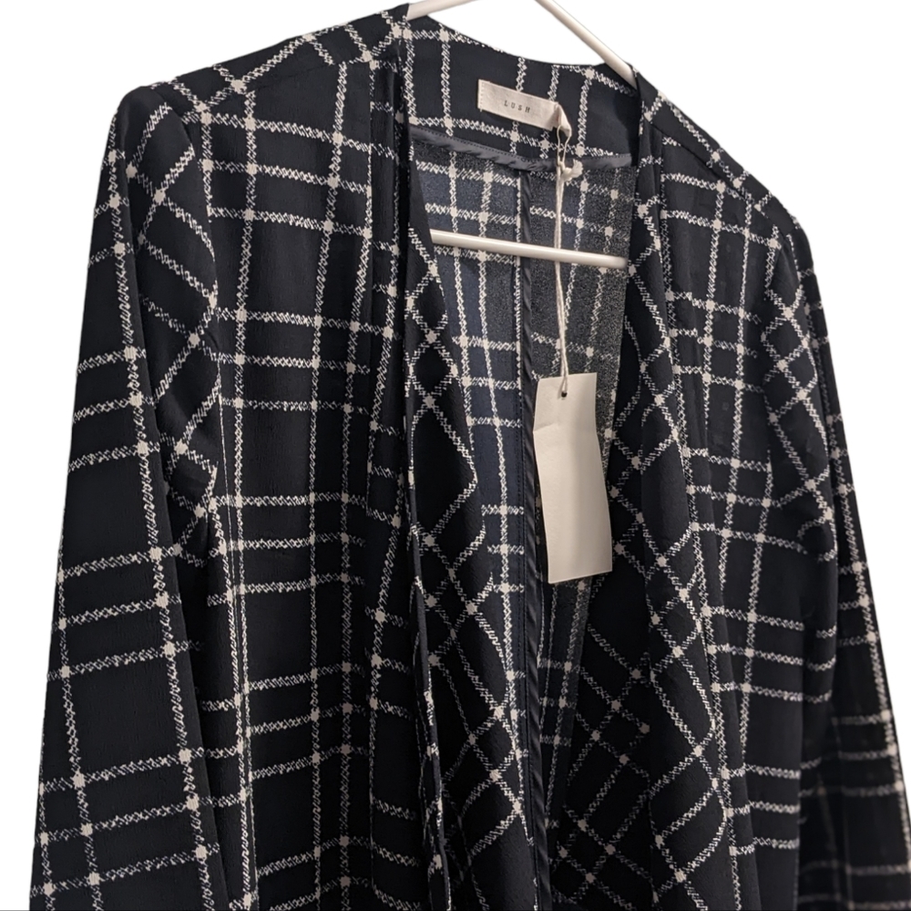 🆕 Lush Black & White 100% Polyester Top S - Picture 2 of 2